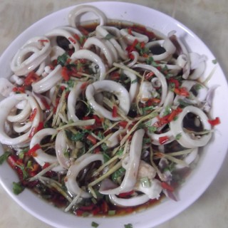 金针菇拌鱿鱼
