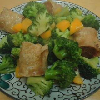 西兰花炒豆腐衣