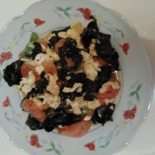 西红柿木耳青椒炒蛋