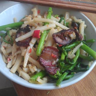 腊肉炒粉粒