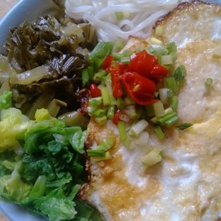 酸菜煎蛋面