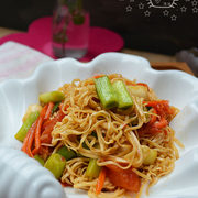 蒜苗胡萝卜焖面