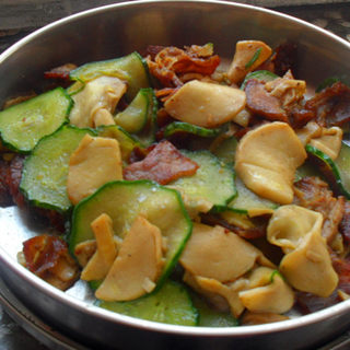 肉炒鲍菇黄瓜片