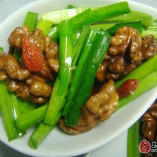 韭菜炒核桃仁