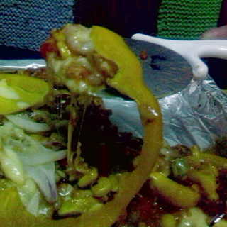 杂蔬火腿虾仁披萨