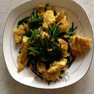 蒜苗炒鸡蛋
