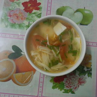 金针菇番茄豆腐汤