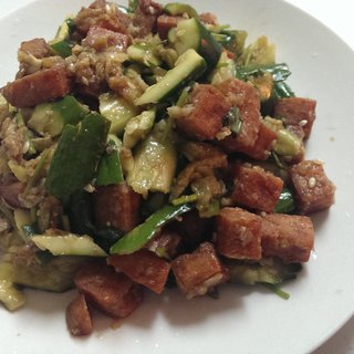 午餐肉拌黄瓜