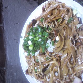 肉丝豆芽炒河粉