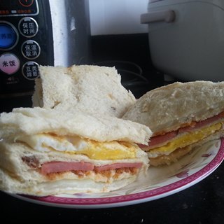 火腿肉松三明治