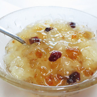 桃胶银耳雪梨羹