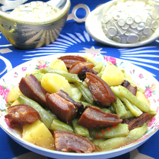 腊肉炖土豆芸豆