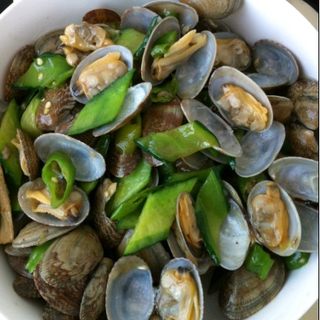 瓜片辣椒炒花蛤