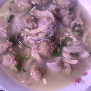 蘑菇肉丸汤