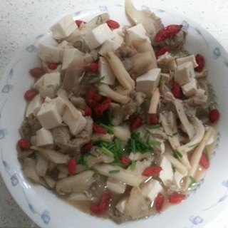 秀珍菇烩豆腐