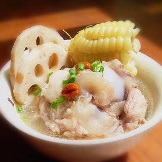 玉米莲藕骨头汤