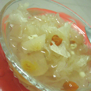 银耳雪梨薏米糖水