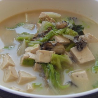 牡蛎豆腐白菜汤