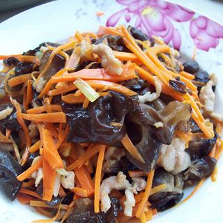 胡萝卜木耳肉丝