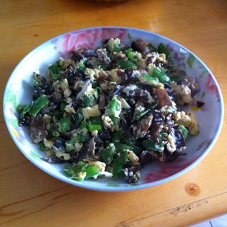青椒木耳炒鸡蛋