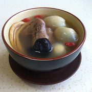 灵芝白鸽炖鸽蛋汤