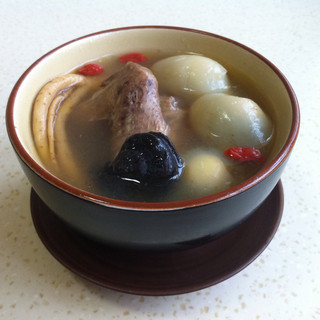 灵芝白鸽炖鸽蛋汤