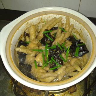 沙茶木耳凤爪煲