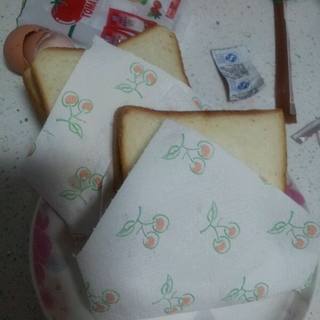 番茄培根蛋三明治