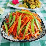西芹炒胡萝卜