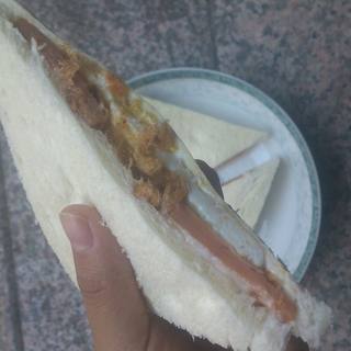 鸡蛋火腿三明治