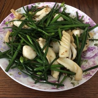 韭菜花炒鲜鱿鱼