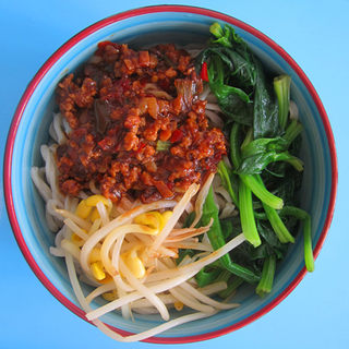 香辣炸酱面