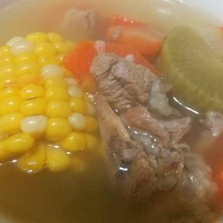 青红萝卜粟米猪展汤