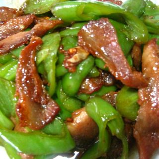 猪茎肉炒青椒