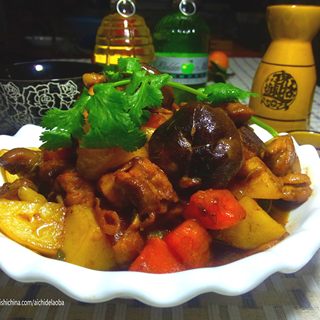 鸡肉焖香菇土豆