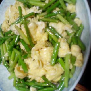 蒜苔炒鸡蛋