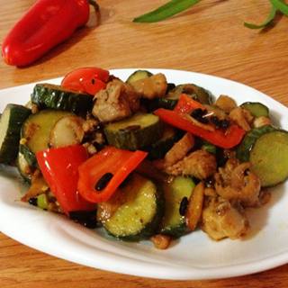 腌黄瓜辣炒鸡腿