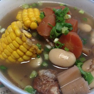 芸豆莲藕玉米排骨汤