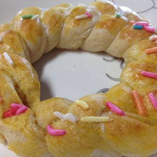 圣诞花环肉桂面包