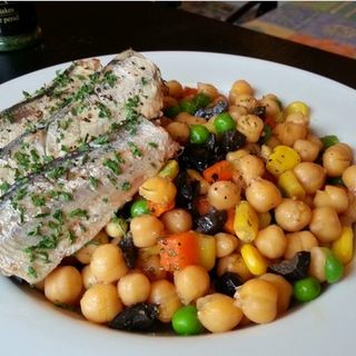 沙丁鱼鹰嘴豆沙拉