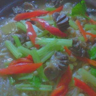 金针菇鸡胗粉丝煲