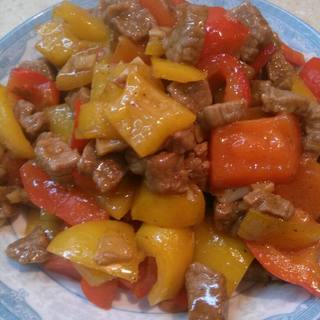 黑椒彩色牛肉粒