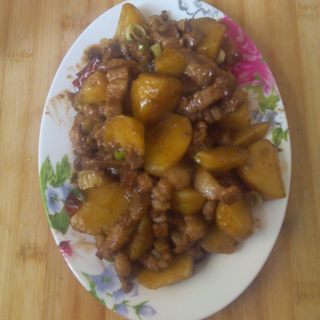 红烧肉炖土豆