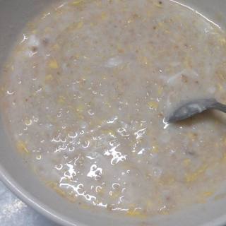 牛奶鸡蛋麦片粥