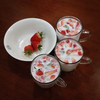 草莓酸奶