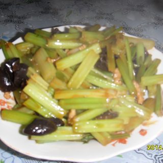 茄汁芹菜木耳小炒