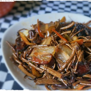茶树菇炒腊肉