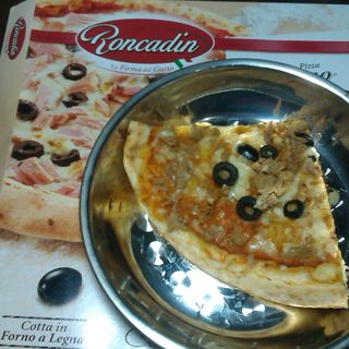 荣卡丁金枪鱼披萨