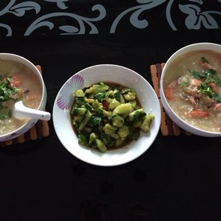 鲜虾鲍鱼砂锅粥