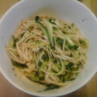 凉拌黄瓜金针菇